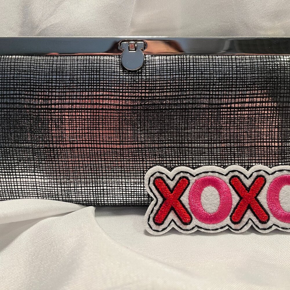 Metallic Silver Wallet, like new, excellent condition!
